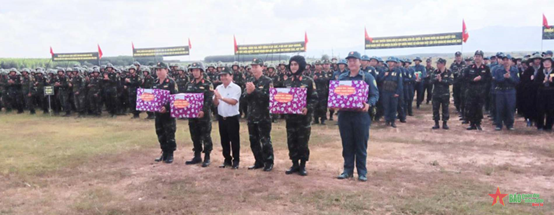 Trung đoàn Gia Định phối hợp diễn tập chiến thuật có bắn đạn thật cấp tiểu đoàn bộ binh